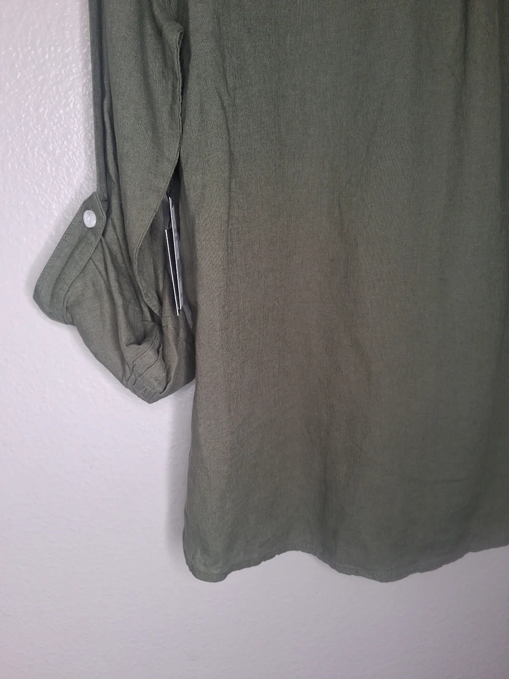NWT Saks Fifth Avenue 3 Button  Pullover Shirt Men's  Roll Tab Sleeve Size M